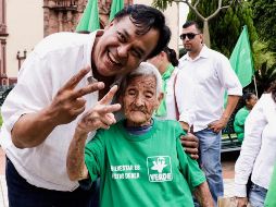 Salvador Cosío fue recibido en Acatic por unas 500 personas. NOTIMEX