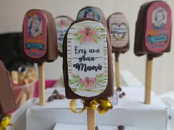 Comercios de flores, joyas, dulces, chocolates, ropa y restaurantes son los que más se benefician con la celebración del Día de la Madres. EFE/I. Reviejo