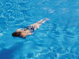 Nadar, una de las mejores formas de tonificar el cuerpo. ESPECIAL/PIXABAY