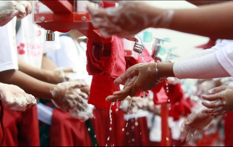 El lavado de manos favorece a la higiene personal. EFE / ARCHIVO