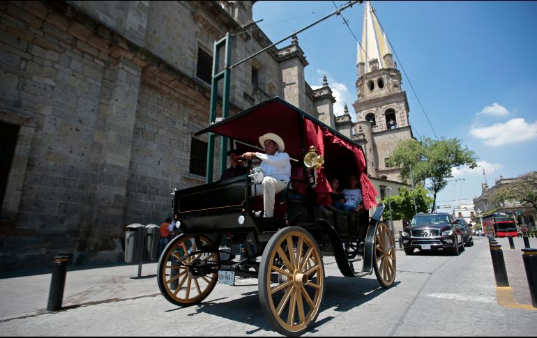 Este año entrarán en circulación 10 calandrias más y para 2019 las otras 39 restantes como lo estipula el contrato con la empresa. EL INFORMADOR / F. Atilano