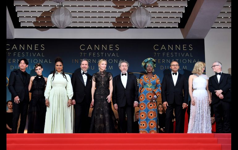 Los miembros del jurado (i-d) Chang Chen, Kristen Stewart, Ava DuVernay, Denis Villeneuve, Cate Blanchett, Robert Guediguian, Khadja Nin, Andrey Zvyagintsev y Lea Seydoux. AFP/L. Venance