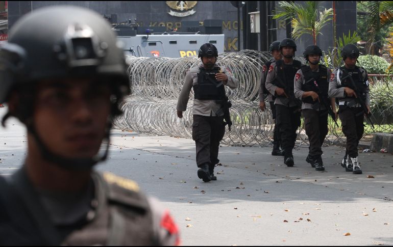 La Policía mantiene un cerco de 100 metros alrededor del centro carcelario de máxima seguridad. AFP/R. Prakoso