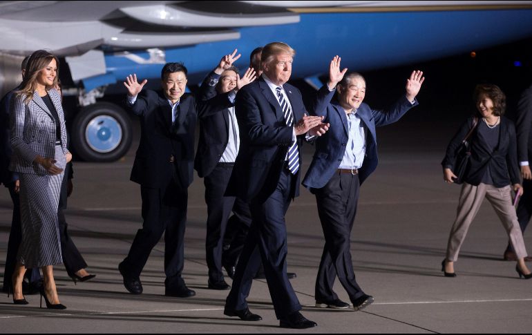 El recibimiento de los tres hombres tuvo lugar en medio de un ambiente de alegría. EFE/M. Reynolds
