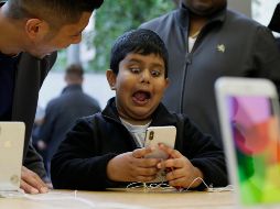 De acuerdo al WSJ, la colaboración abarcará préstamos para comprar iPhones y otros dispositivos. AP/ ARCHIVO