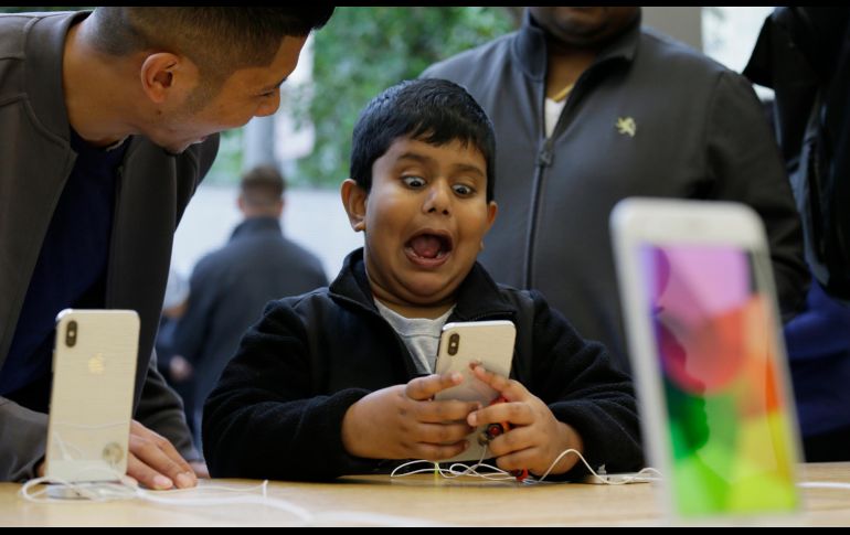 De acuerdo al WSJ, la colaboración abarcará préstamos para comprar iPhones y otros dispositivos. AP/ ARCHIVO