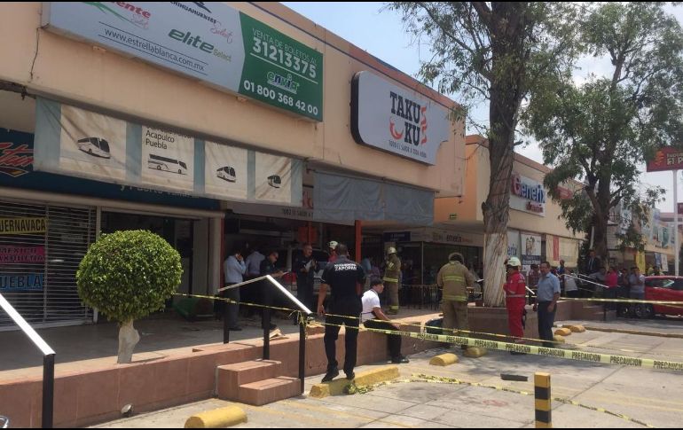 Aspecto del accidente luego del impacto de la camioneta. ESPECIAL / Protección Civil de Zapopan