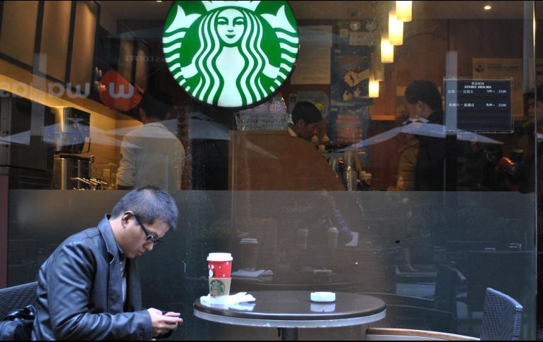 La medida es implementada tras la polémica surgida por la detención de dos hombres afroamericanos que esperaban en un local de Filadelfia, y a uno de ellos se le habría negado el acceso al baño. NTX / ARCHIVO