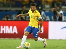 Alves se lesionó disputando la Final de la Copa de Francia el pasado 8 de mayo. TWITTER/@CBF_Futebol