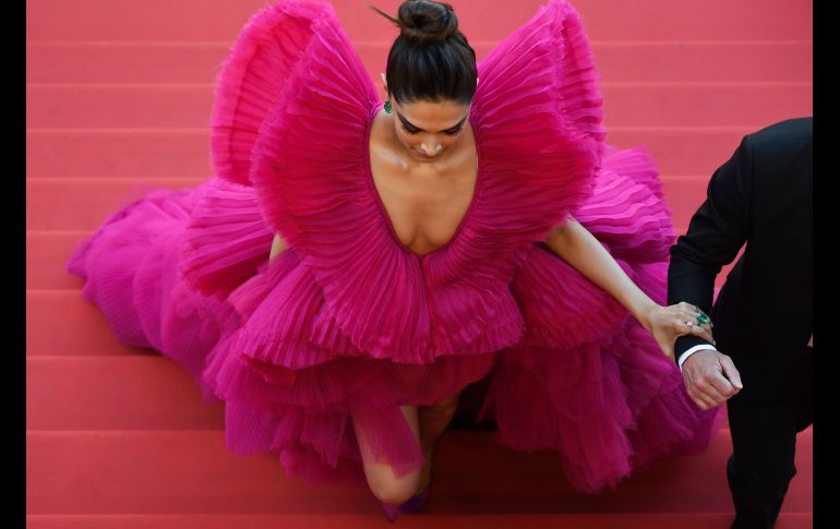 La actriz india Deepika Padukone partió plaza al arribar a la proyección de la película 