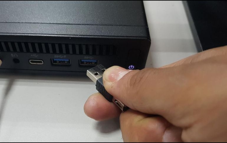 La compañía IBM no permitirá que sus empleados utilicen dispositivos de almacenamiento extraíbles, como unidades USB, tarjetas SD y unidades flash. EL INFORMADOR