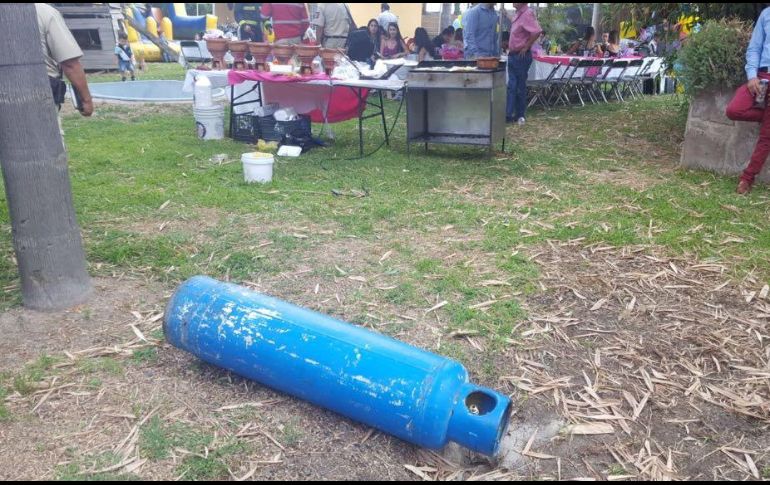 Elementos de seguridad precisan que al menos tres personas fueron trasladados a un puesto de socorros. ESPECIAL/ Protección Civil y Bomberos de Zapopan.