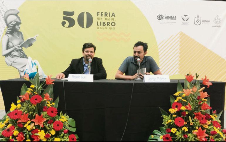 Qué mejor sitio para presentar un libro sobre política que el patio central del Palacio Municipal, sede del Ayuntamiento de Guadalajara. CORTESÍA /