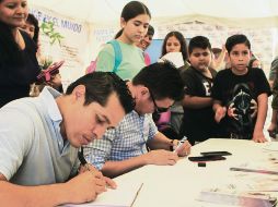 Édgar Sosa y Jorge Arce, ex campeones de boxeo, estuvieron en el festival. EL INFORMADOR/G. Gallo