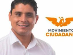 El candidato denuncia la presencia de una manta afuera de su domicilio que decía 