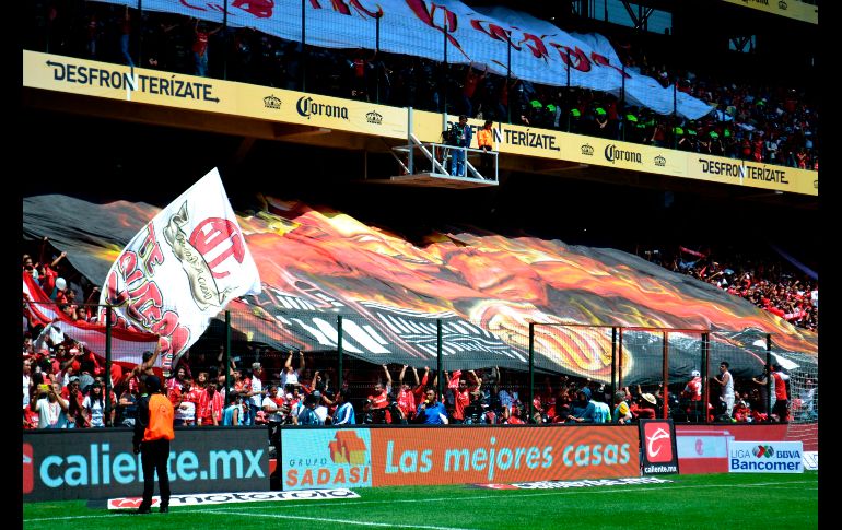 Los aficionados encendieron el infierno del Nemesio Diez para apoyar a sus Diablos. AFP/R. Vázquez