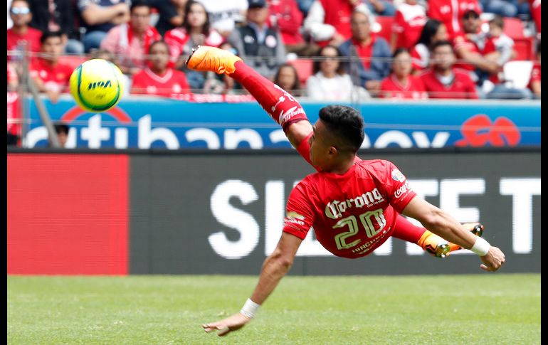 Para enmarcar. Así cayó el segundo tanto de Toluca, anotado por Uribe EFE/J. Nuñez