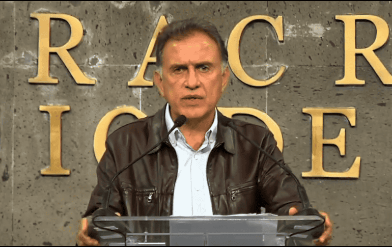 El mandatario reveló que se libró una orden de aprehensión el pasado viernes contra el ex funcionario. FACEBOOK / Miguel Ángel Yunes Linares