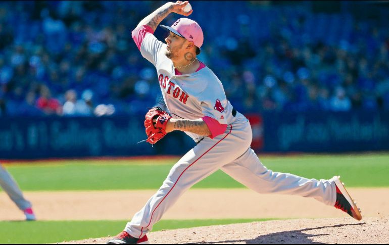 Paso perfecto. El mexicano Héctor Velázquez acumula cinco victorias sin derrotas en lo que va de la campaña en Grandes Ligas. AFP