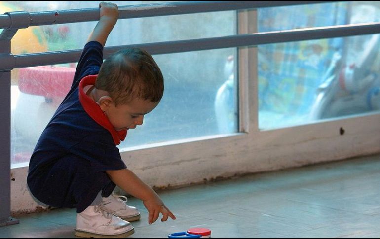 Lo mejor es mantener aislado al menor con varicela del resto de sus hermanos y mujeres embarazadas, mantenerlos bajo altas medidas de higiene y no llevarlos a lugares públicos. EL INFORMADOR / ARCHIVO