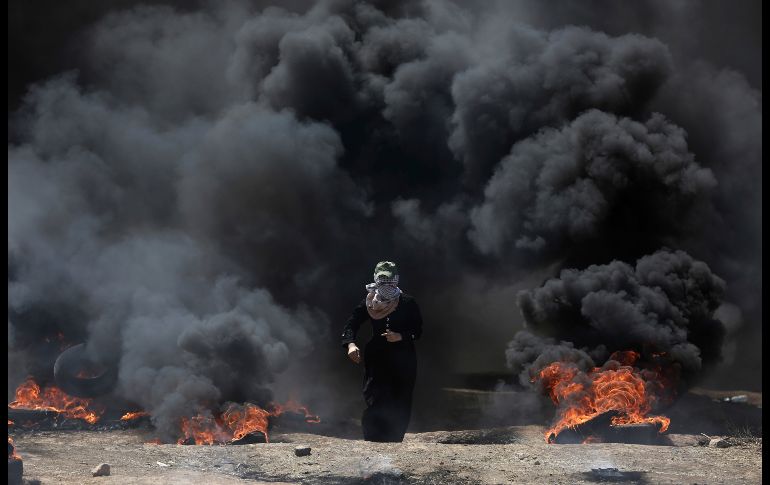 Las protestas se han hecho coincidir hoy con el traslado de la Embajada de EU a Jerusalén y se espera que continúen mañana, día en que los palestinos conmemoran la Nakba (catástrofe) que para ellos supuso el nacimiento de Israel hace hoy 70 años.