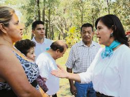 La abanderada del partido Nueva Alianza se solidarizó con los habitantes de  Arboledas del Sur. ESPECIAL