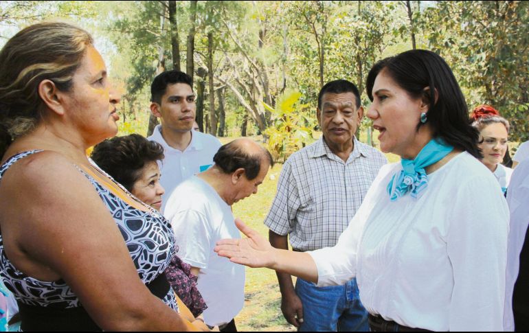 La abanderada del partido Nueva Alianza se solidarizó con los habitantes de  Arboledas del Sur. ESPECIAL