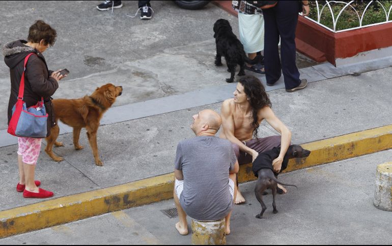 Fotogalería: Capitalinos desalojan inmuebles tras sismo