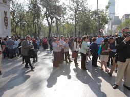 El temblor provocó que cientos de personas desalojaron sus casa o lugares de trabajo. EFE / M. Guzmán