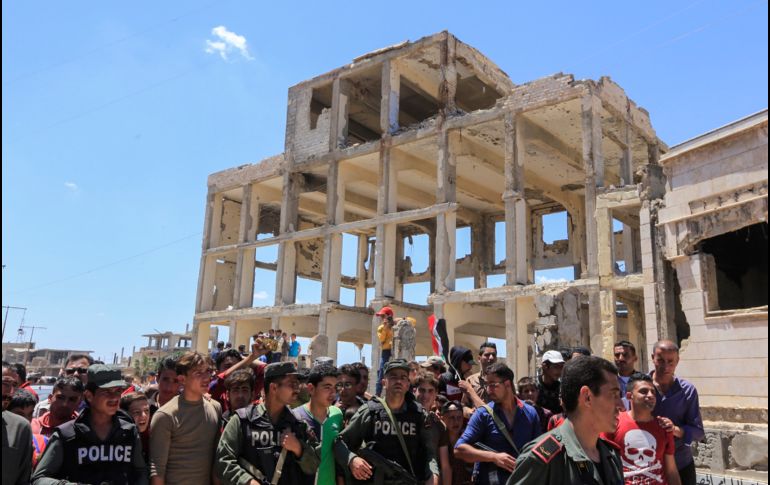 Fuerzas de seguridad sirias entran a Rastan, tras la evacuación de rebeldes y sus familiares de esta población en la provincia de Homs. AFP/L. Beshara