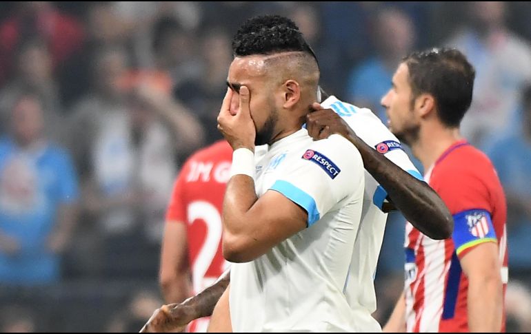 Payet sale del campo en lágrimas al minuto 32. AFP/B. Horvat