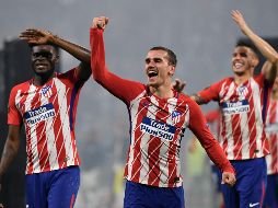 Griezmann (C) contribuyó con dos goles a la victoria de los Colchoneros hoy miércoles ante el Olympique de Marsella. AFP/P. Desmazes