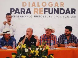 Alfaro Ramírez prometió apoyos y capacitación a los lecheros para incentivar a que modernicen su infraestructura. Cortesía / MC Jalisco