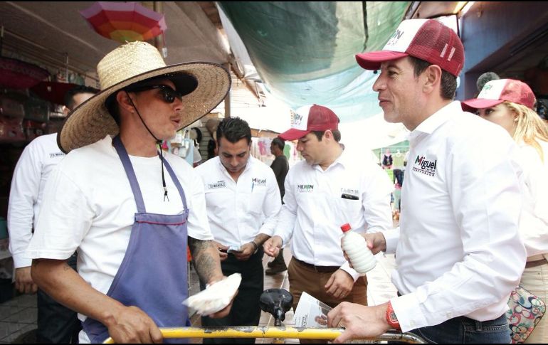 Castro Reynoso se reunió con vecinos de El Grullo y El Limón.  ESPECIAL /