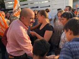 Del Toro se reunió con vecinos de la zona para presentar su proyecto de continuidad a la mejora de las vialidades de la ciudad. ESPECIAL / MC Jalisco