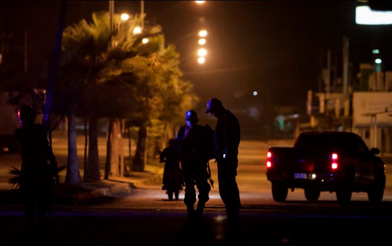 Elementos de la Fuerza Única, así como autoridades de municipios aledaños se encuentran patrullando para la búsqueda de los uniformados. AP / ARCHIVO