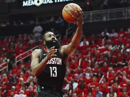 James Harden. La estrella de los Rockets aportó 27 puntos en el juego de ayer ante los Warriors. AFP