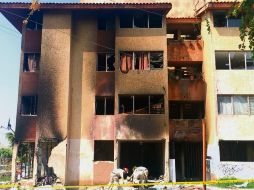 Personal de Zapopan labora en las afueras del edificio siniestrado. ESPECIAL