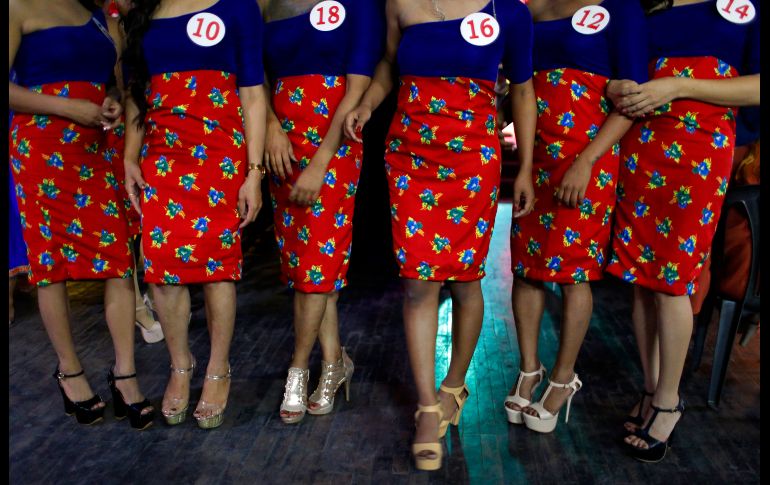 Transgéneros se preparan para participar en el certamen de 