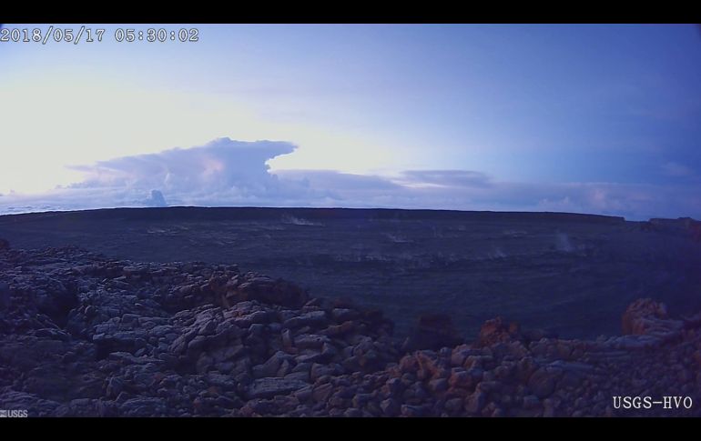 La pluma de ceniza en el Kīlauea tras la erupción de la mañana del jueves. ESPECIAL/US Geological Survey