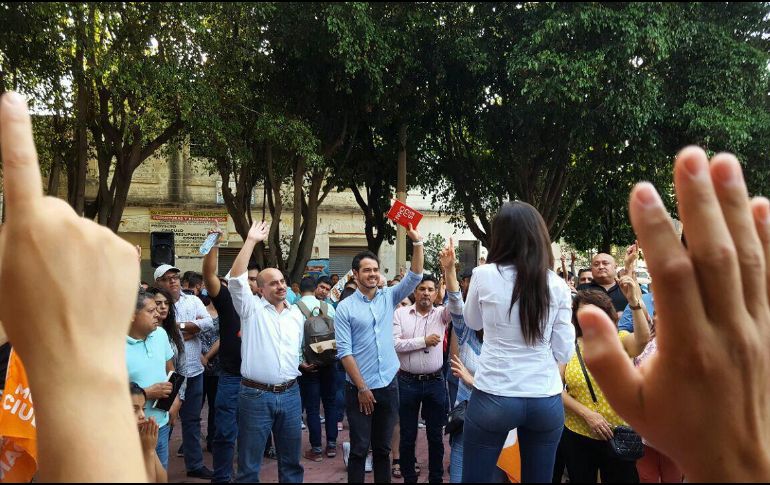 El emecista conversó con vecinos de la zona y compartió sus propuestas. TWITTER / @DelToroIsmael