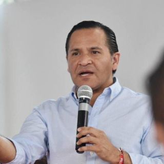 Almaguer promete mejoras en el rastro tapatío