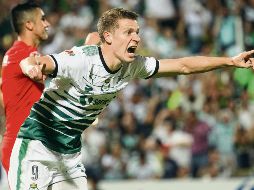 Julio Furch grita a todo pulmón el 2-1 sobre el Toluca, marcador que les da la ventaja para el juego de vuelta en el Nemesio Díez. MEXSPORT