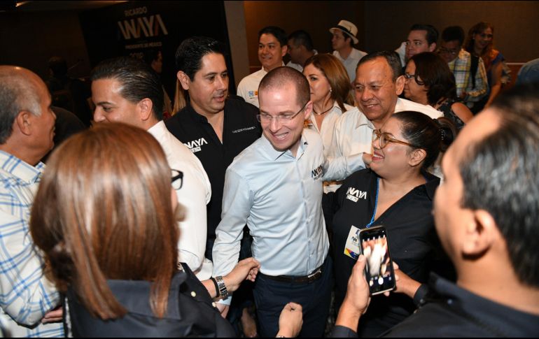 Anaya hace campaña en Hermosillo. EFE