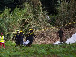 Una nave de Cubana de Aviación con al menos 110 personas a bordo se desplomó el viernes sobre un campo de yuca. AP/ D. Boylan