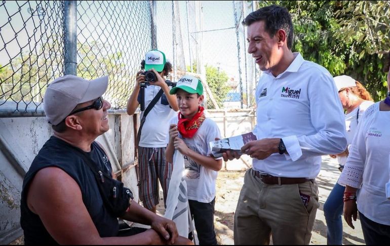 El aspirante al ejecutivo estatal reitero su propuesta de incrementar al 40% la cobertura de educación superior mediante la nueva Universidad de Jalisco. TWITTER / @micasrey