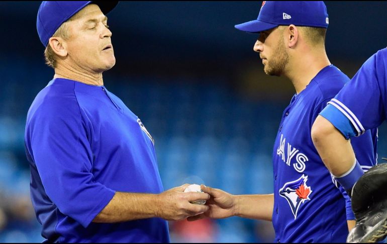 El mánager de los Azulejos, John Gibbons, retiró de la lomita a Estrada después de seis innings y dos tercios, en los que el mexicano aceptó tres carreras. AP/F. Gunn