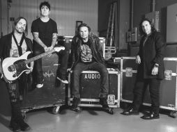 El futbol es una de las pasiones de Fher Olvera, vocalista de la banda. FACEBOOK/mana