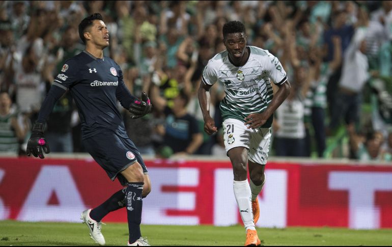 Djaniny Tavares (D) fue el autor de uno de los goles con los que los Laguneros se impusieron en la ida. MEXSPORT/ARCHIVO