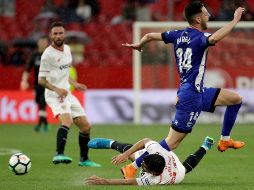 Layún (I) fue titular y jugó los 90 minutos del partido. EFE/J. Muñoz